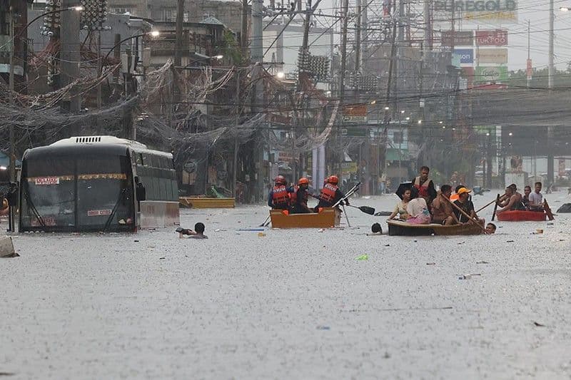 https://media.philstar.com/photos/2024/07/25/flooding-carina-araneta-2_2024-07-25_10-15-36.jpg